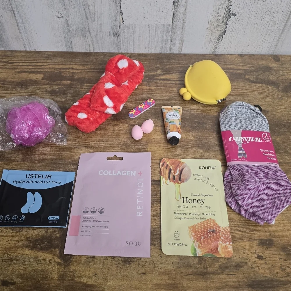 Assorted Womens Beauty Lot Of 11, Face Masks, Sock, Headband, Coin Purse